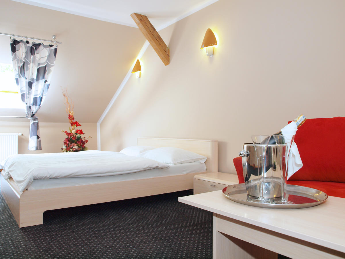 Hotel Keszyca Lesna Buitenkant foto
